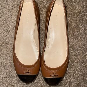 Coach Shoes Women's US 5.5 Brown Chelsea Leather Gold Cap Toe Ballet Flats Logo